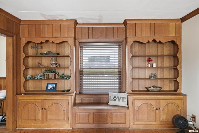 2705 W MANOR Parkway, Peoria, IL 61604