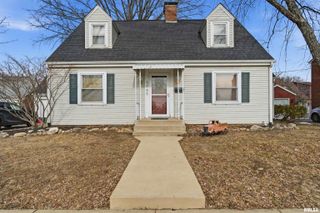 2705 W MANOR Parkway, Peoria, IL 61604