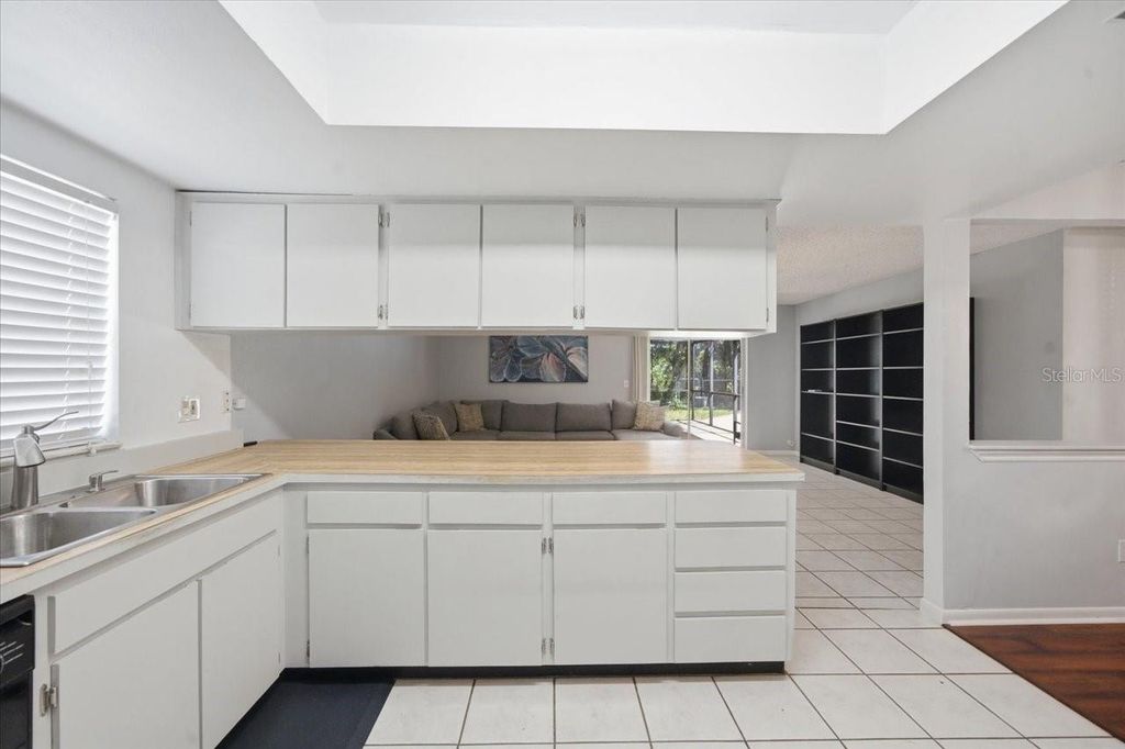 Image 12 of property listing at 16330 BONNEVILLE DRIVE, Tampa, FL 33624