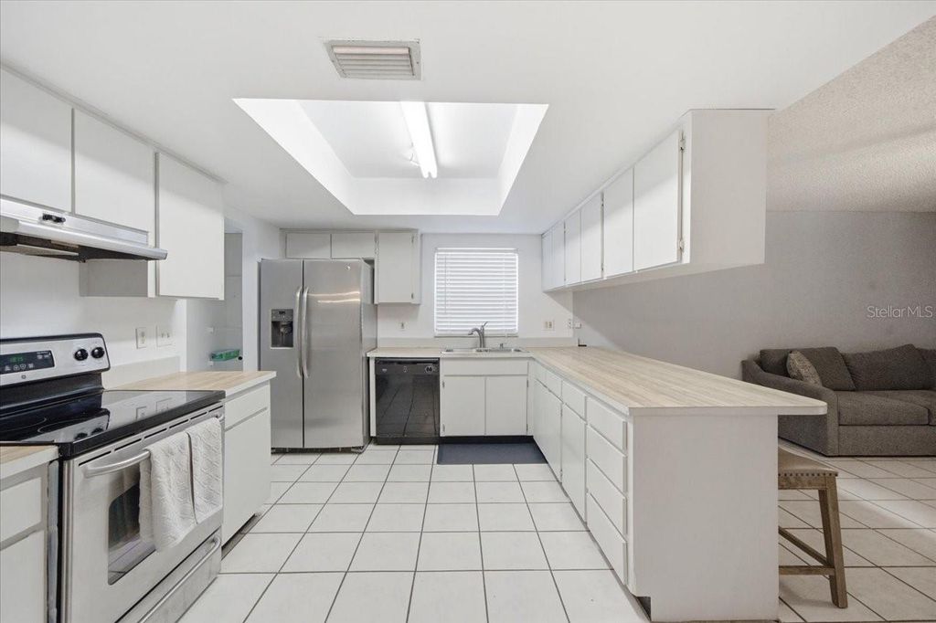 Image 9 of property listing at 16330 BONNEVILLE DRIVE, Tampa, FL 33624