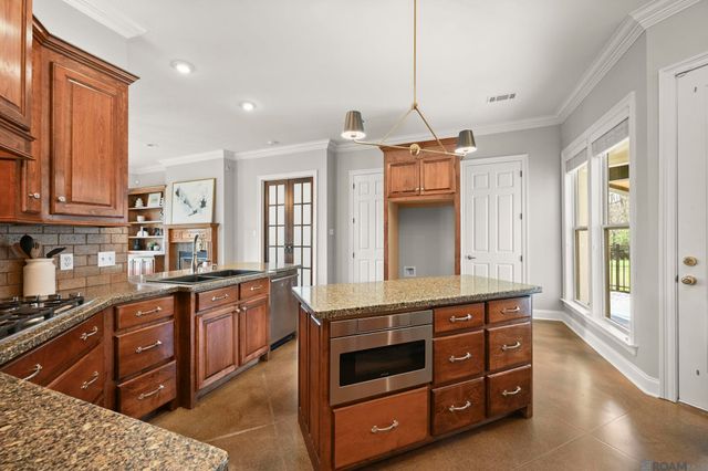 25836 Royal Troon Ave, Denham Springs, LA 70726