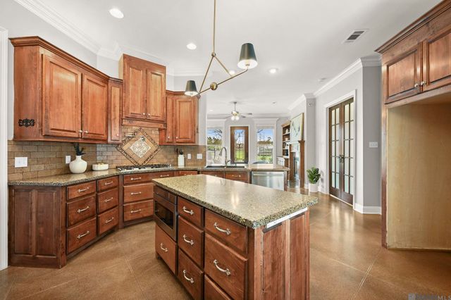 25836 Royal Troon Ave, Denham Springs, LA 70726
