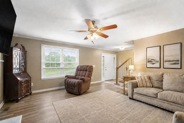 160 Lena Loop, Burns, TN 37029