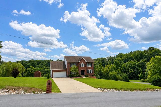 160 Lena Loop, Burns, TN 37029