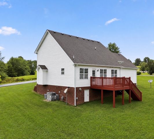 160 Lena Loop, Burns, TN 37029