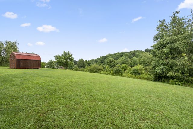 160 Lena Loop, Burns, TN 37029