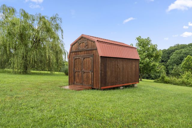 160 Lena Loop, Burns, TN 37029