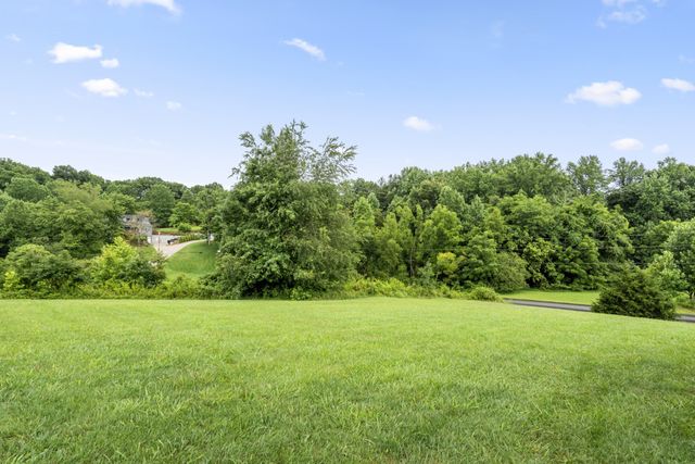 160 Lena Loop, Burns, TN 37029