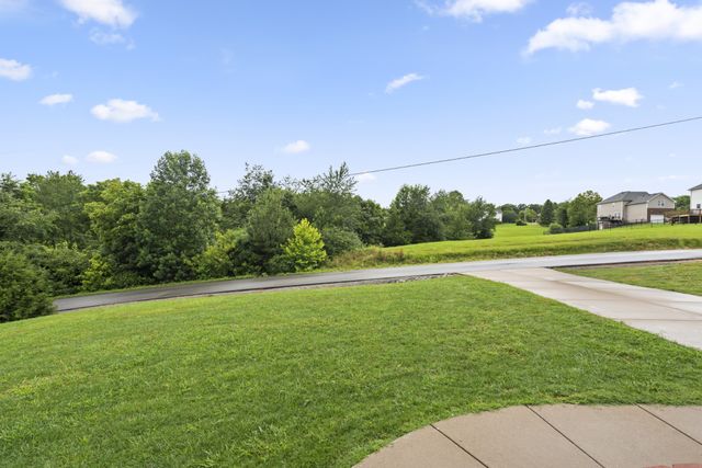 160 Lena Loop, Burns, TN 37029