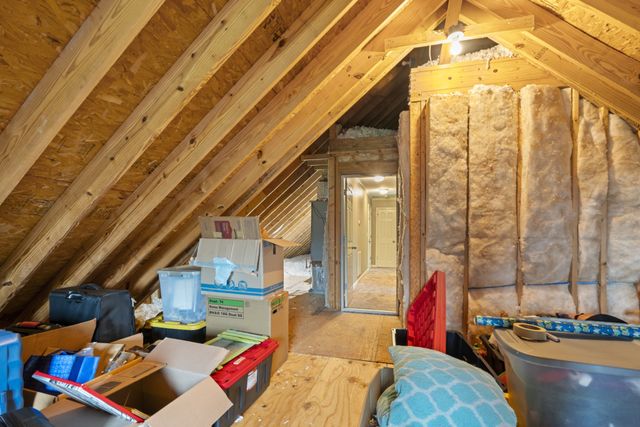 160 Lena Loop, Burns, TN 37029