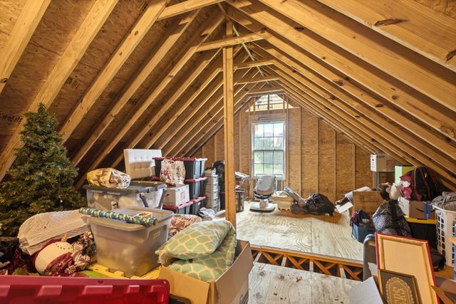 160 Lena Loop, Burns, TN 37029