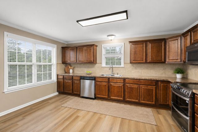 160 Lena Loop, Burns, TN 37029