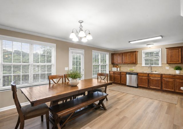 160 Lena Loop, Burns, TN 37029