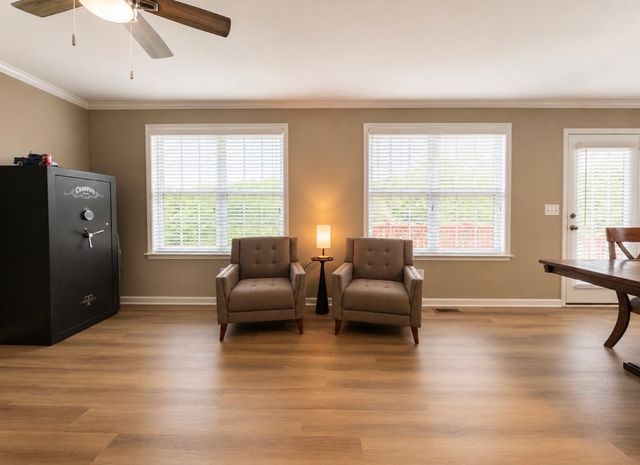 160 Lena Loop, Burns, TN 37029