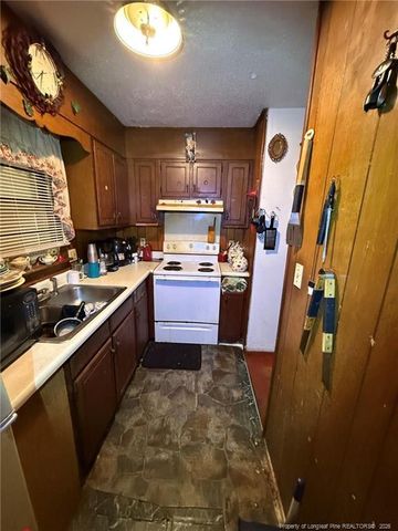 112 Victoria Drive, Parkton, NC 28371