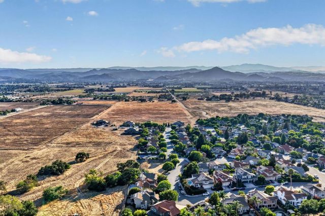 2729 Mira Bella Circle, Morgan Hill, CA 95037