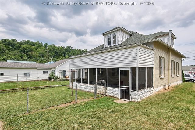 175 5th Street, Dunbar, WV 25064