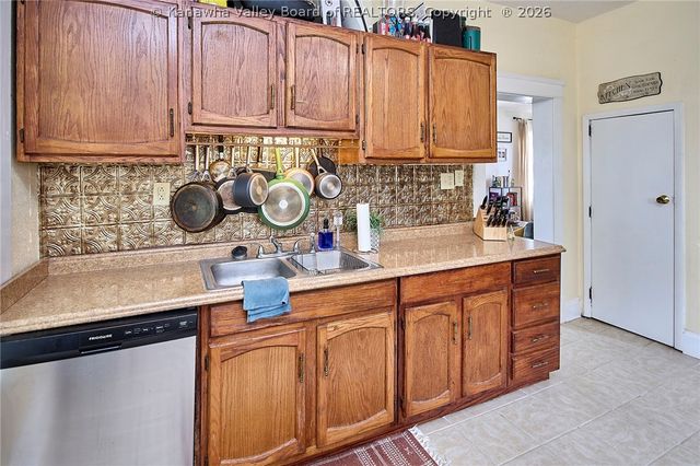 175 5th Street, Dunbar, WV 25064
