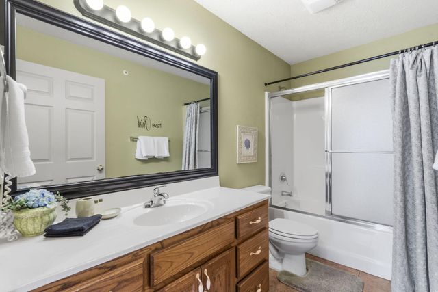 5 Bermuda Drive 5, Branson West, MO 65737