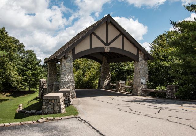 5 Bermuda Drive 5, Branson West, MO 65737
