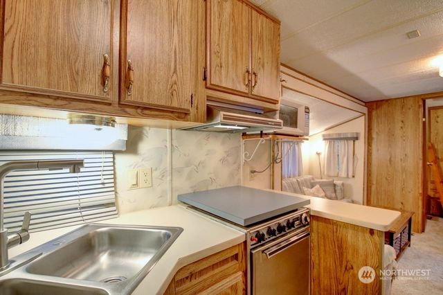 22 1 Goldrush Road, Deming, WA 98244