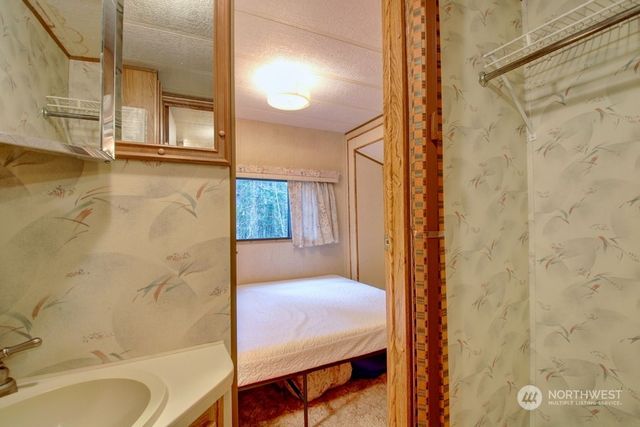 22 1 Goldrush Road, Deming, WA 98244