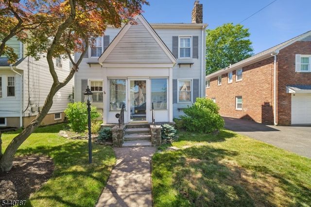 24 Meeker Pl, Millburn Twp., NJ 07041