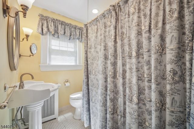 24 Meeker Pl, Millburn Twp., NJ 07041