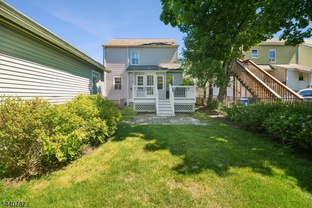 24 Meeker Pl, Millburn Twp., NJ 07041