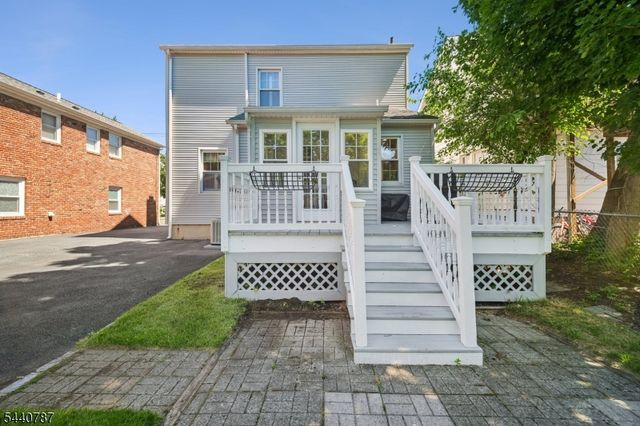 24 Meeker Pl, Millburn Twp., NJ 07041