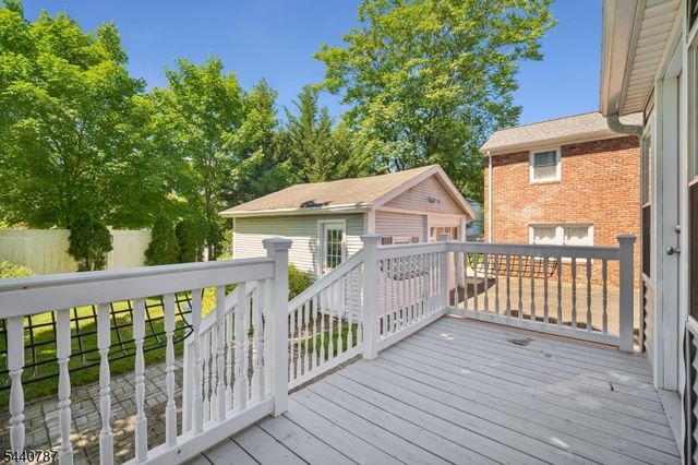 24 Meeker Pl, Millburn Twp., NJ 07041
