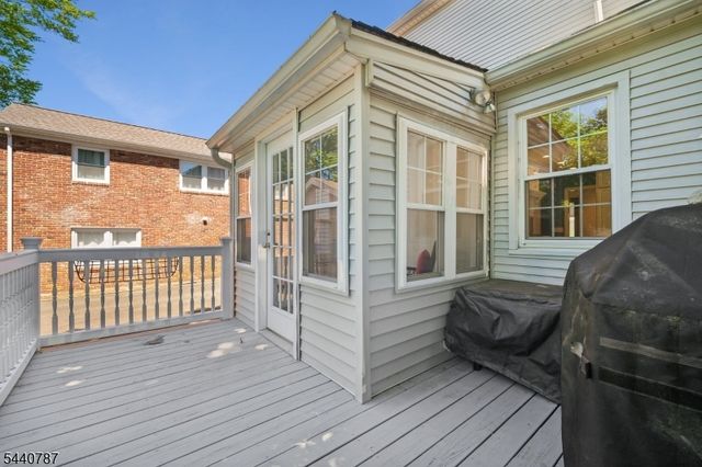 24 Meeker Pl, Millburn Twp., NJ 07041