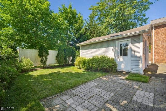 24 Meeker Pl, Millburn Twp., NJ 07041