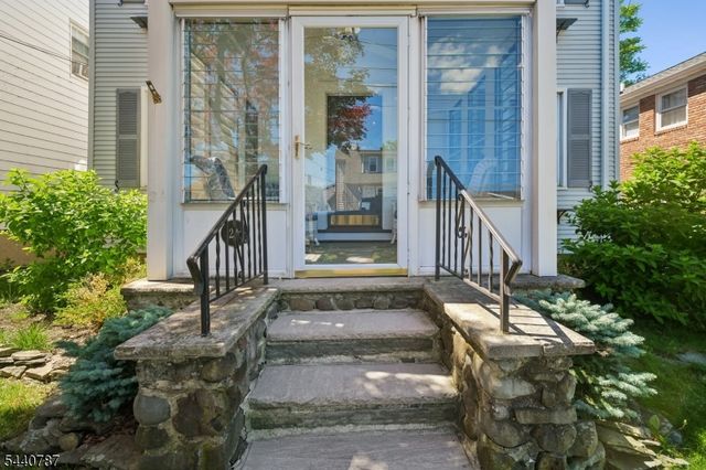 24 Meeker Pl, Millburn Twp., NJ 07041