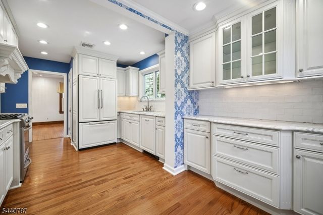 24 Meeker Pl, Millburn Twp., NJ 07041