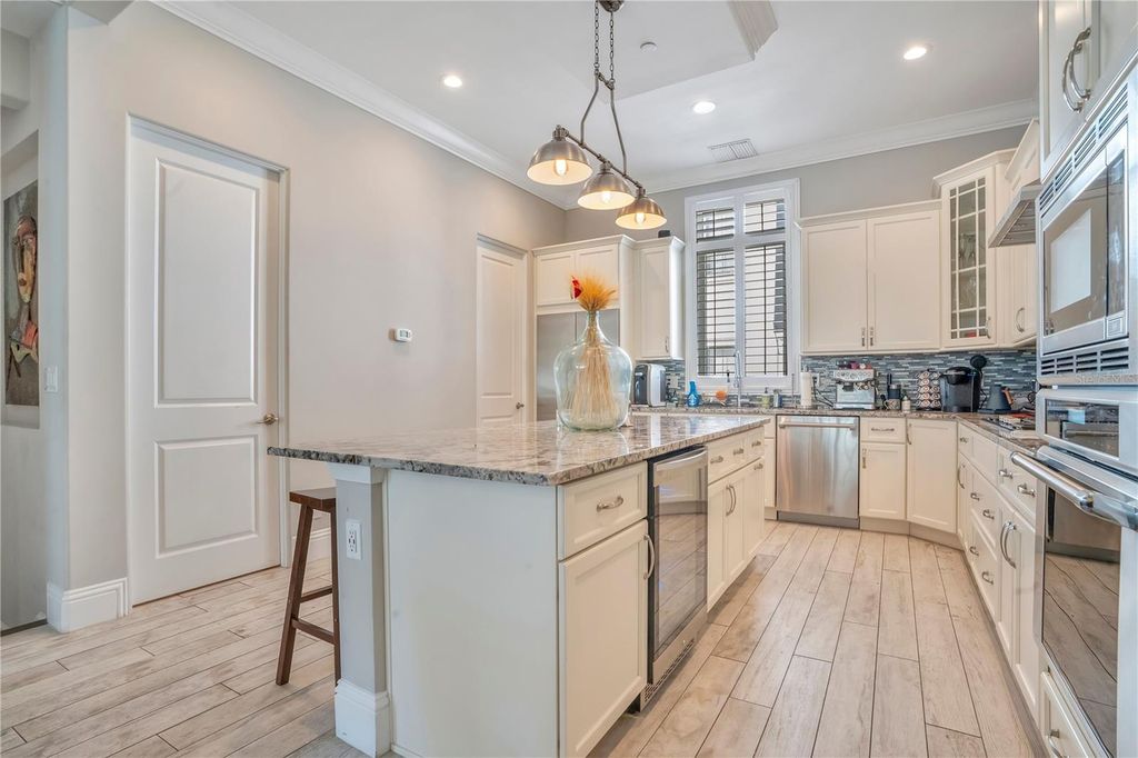 Image 14 of property listing at 665 JACKSON STREET, Orlando, FL 32801