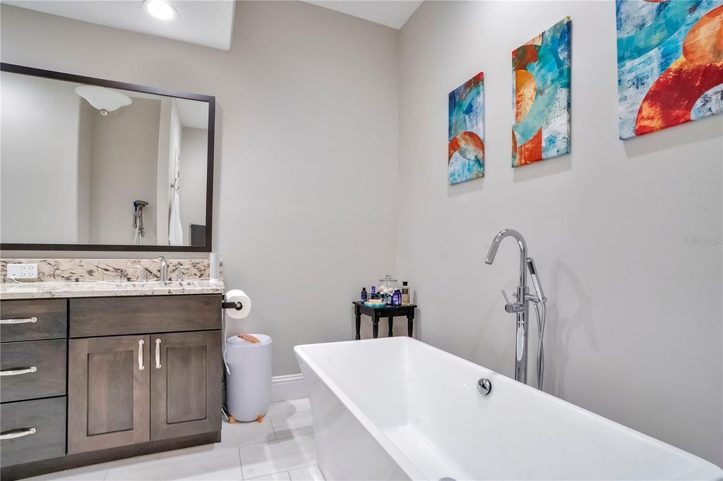 Image 20 of property listing at 665 JACKSON STREET, Orlando, FL 32801