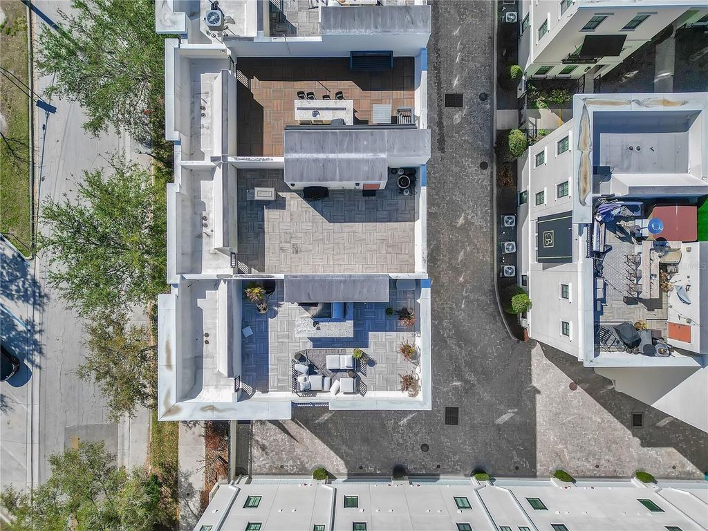 Image 41 of property listing at 665 JACKSON STREET, Orlando, FL 32801