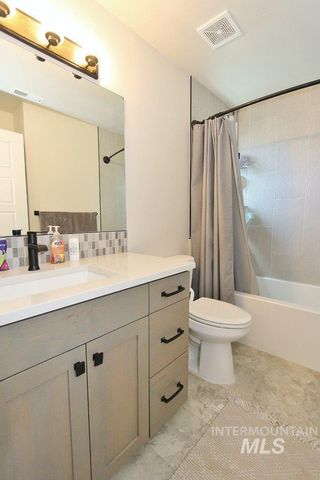 5041 N Pierce Park Ln, Boise, ID 83714