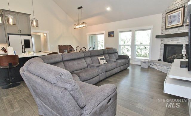 5041 N Pierce Park Ln, Boise, ID 83714