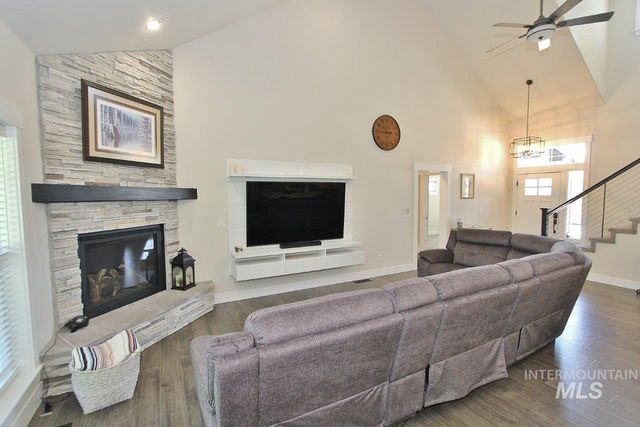 5041 N Pierce Park Ln, Boise, ID 83714