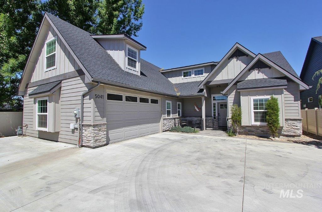5041 N Pierce Park Ln, Boise, ID 83714