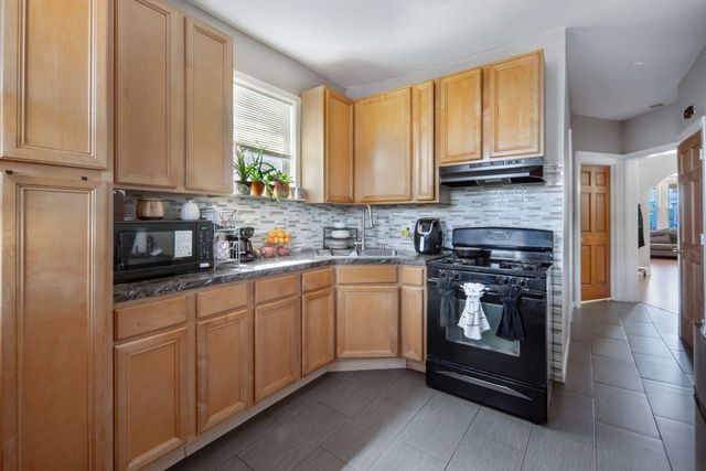 3402 W Beach Avenue, Chicago, IL 60651