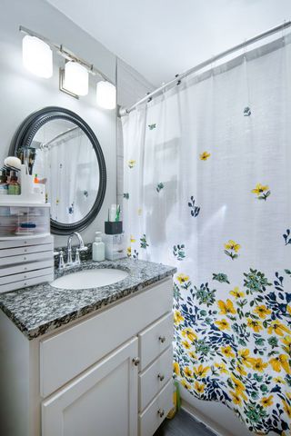 3402 W Beach Avenue, Chicago, IL 60651