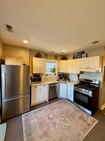 3402 W Beach Avenue, Chicago, IL 60651