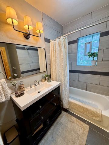 3402 W Beach Avenue, Chicago, IL 60651