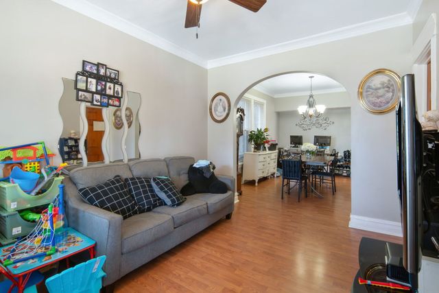 3402 W Beach Avenue, Chicago, IL 60651