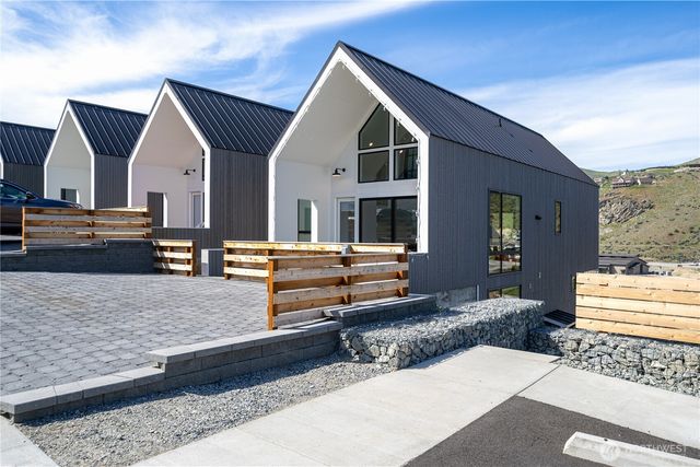 1414 Cottage Lane, Chelan, WA 98816