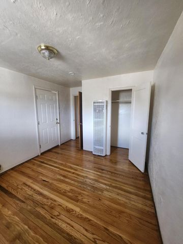 1306 Los Tomases Drive NW, Albuquerque, NM 87102