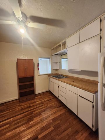 1306 Los Tomases Drive NW, Albuquerque, NM 87102
